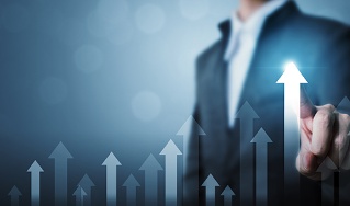 virtuelle Glühbirne mit Gehirn – Deutsche Assistance