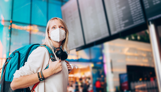 Quelle: iStock, ©Pyrosky Reisende am Flughafen – Deutsche Assistance