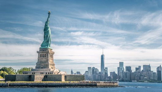 Quelle: iStock Freiheitsstatue im Hafen von New York – Deutsche Assistance